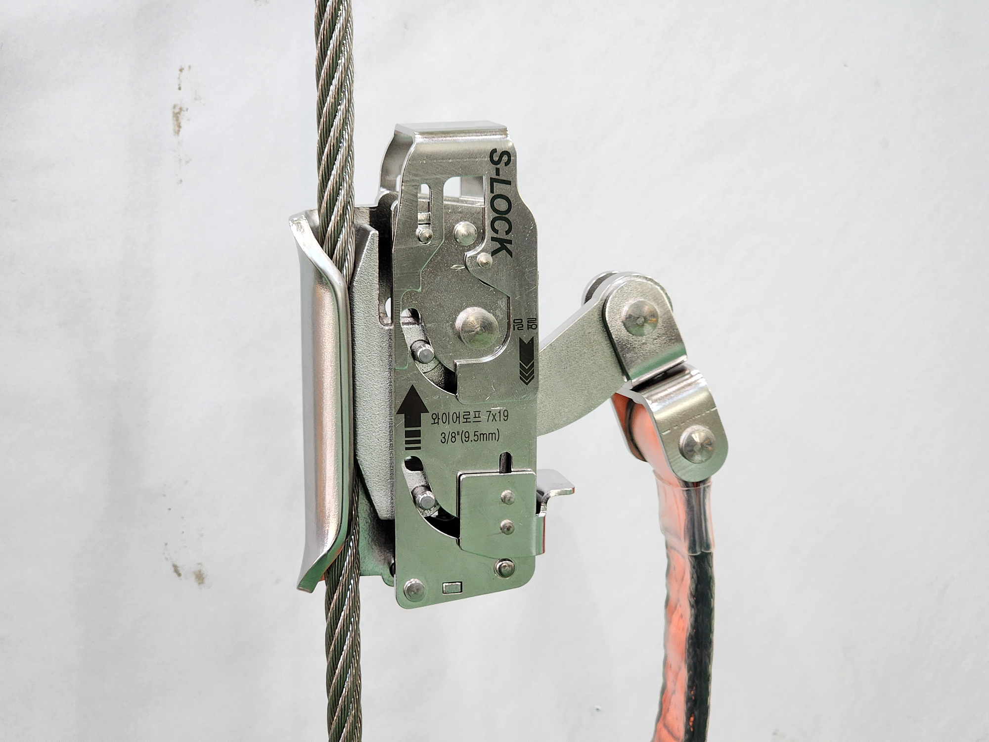 중간클램프 통과형 추락방지대