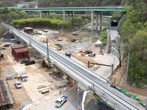하로형 교량 및 이의 시공방법(SF강합성교)