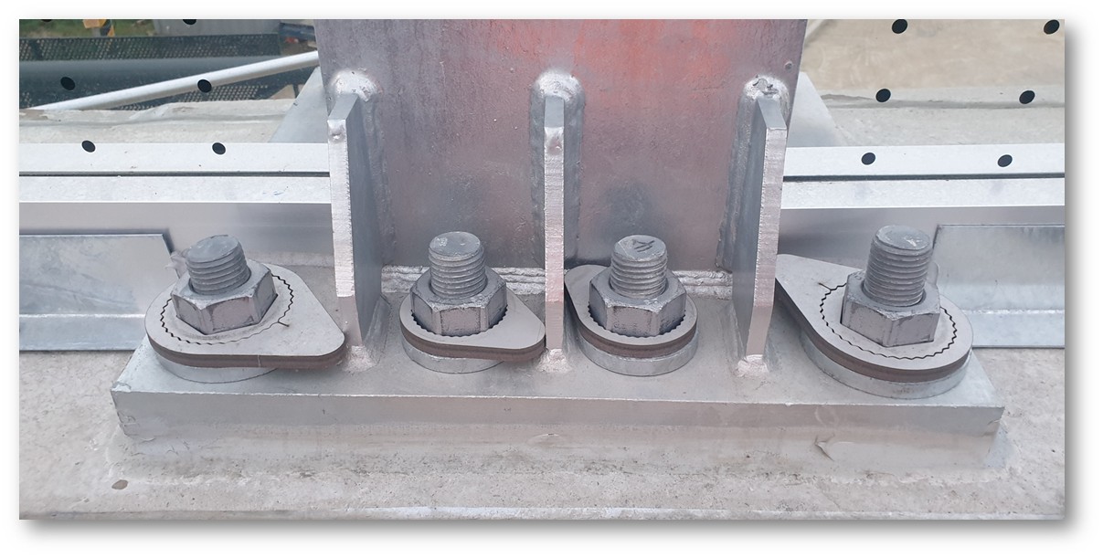 기어물림 방식을 적용하여 절대 풀리지 않는 너트잠금장치 『기어락』