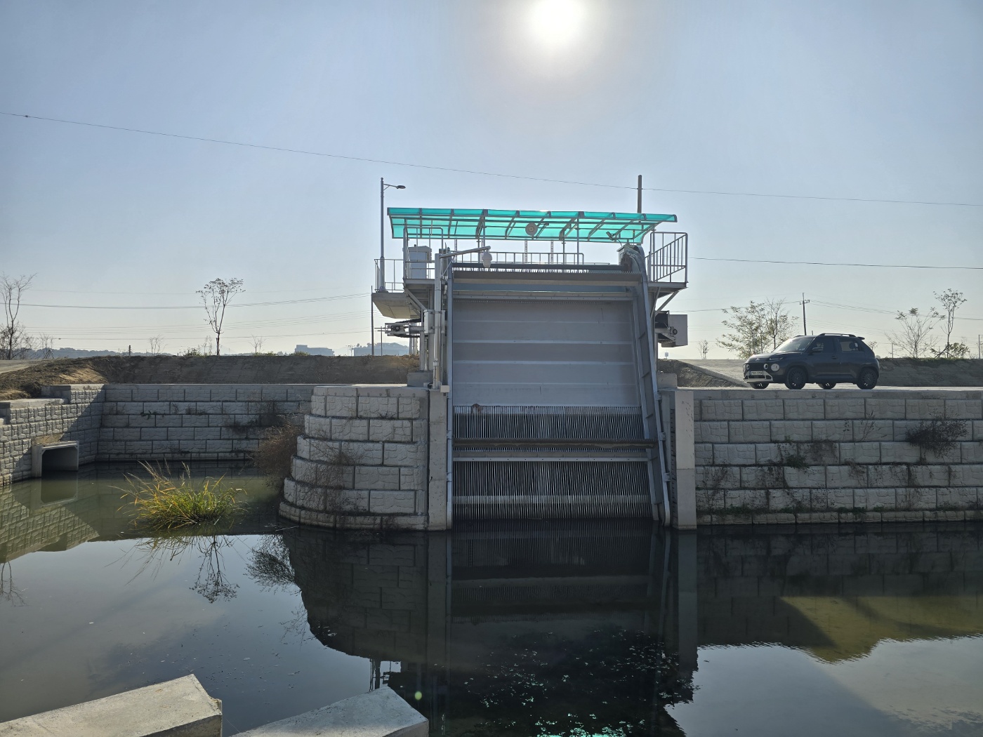 비정상운전시 역회전이 가능한 전면인양식 로타리 자동제진기 제작기술