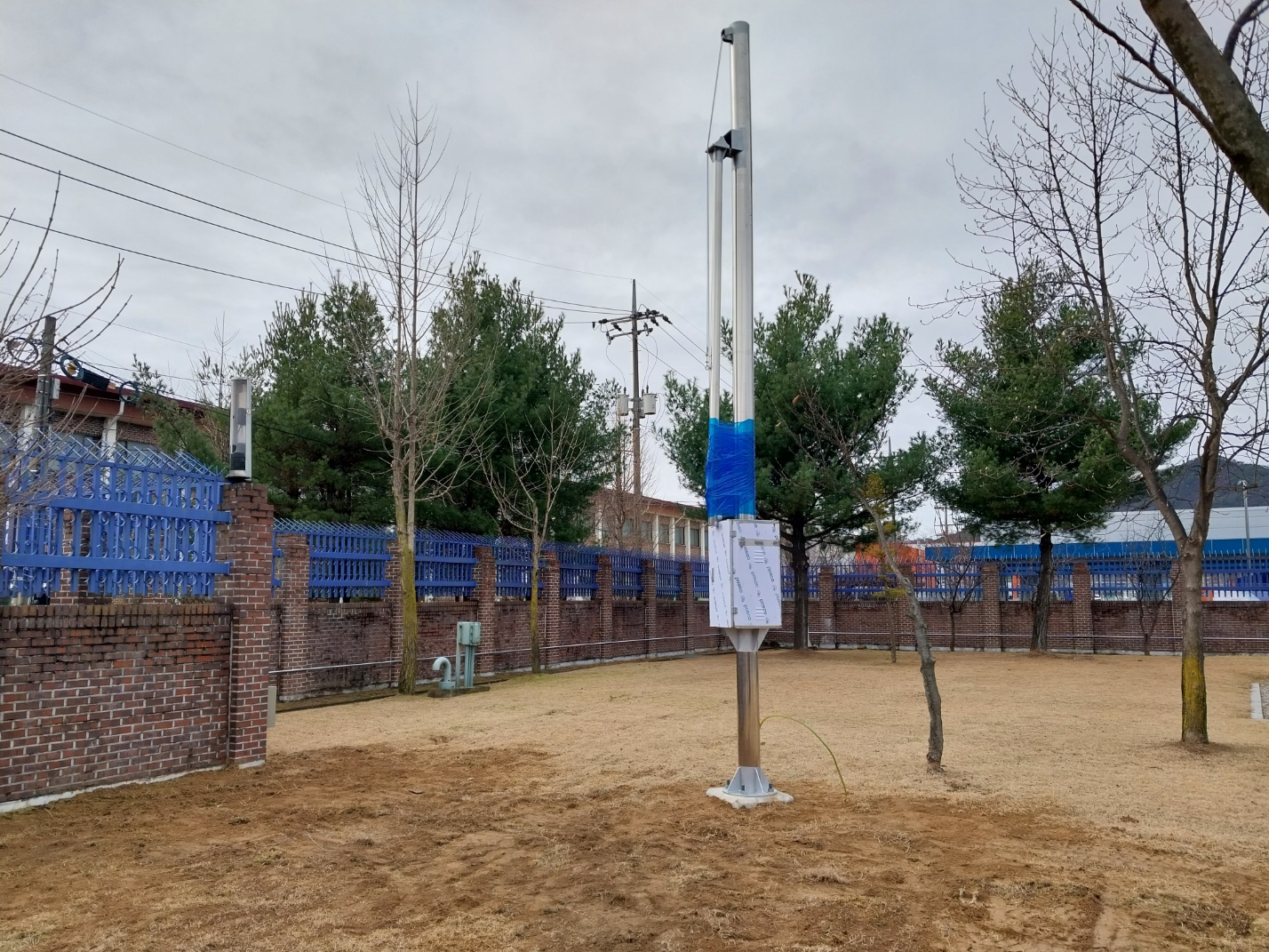 360도 회전 및 90도 접이식 CCTV POLE