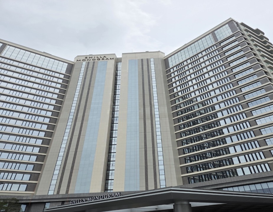 재료와 구조 변경을 통하여 장기 내구성과 구조의 안전성을 강화한 BIPV 모듈 제조기술