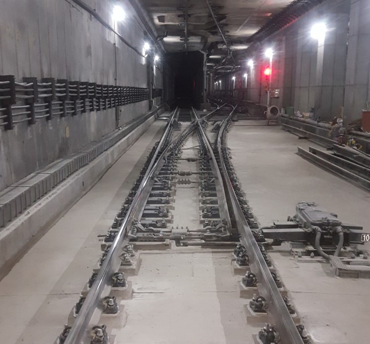 부시형 조절톱니와셔가 구비된 분기기 레일체결장치 시공 기술