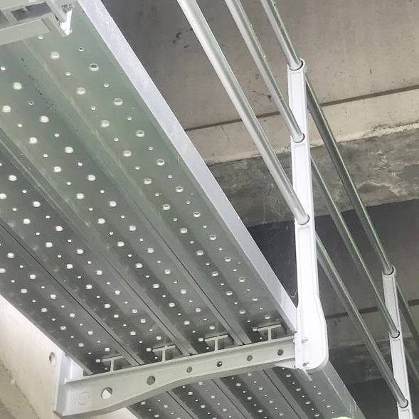 리브 보강형 교량점검시설