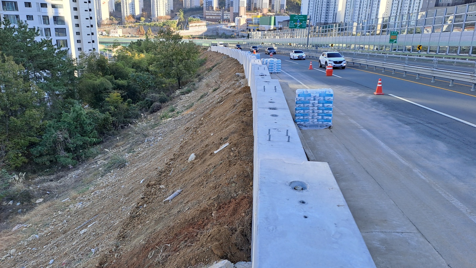 수평회전연결재를 적용한 방음벽 PC 기초