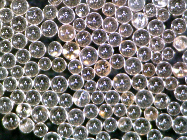 단일 구경 고굴절 유리알