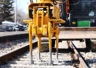 굴착기 부착형 다짐 유닛