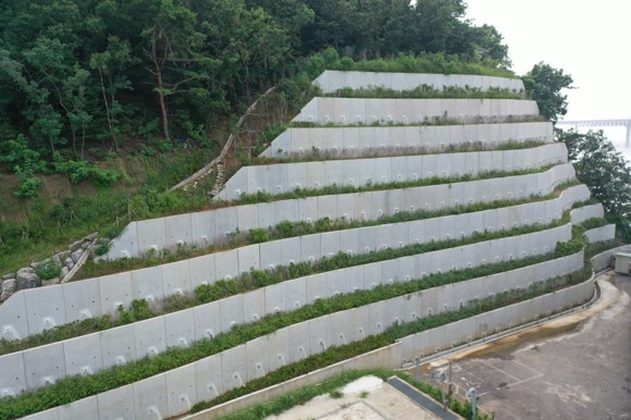 고강도 압축형 영구앵커를 이용한 절토부 옹벽(SHAPi)