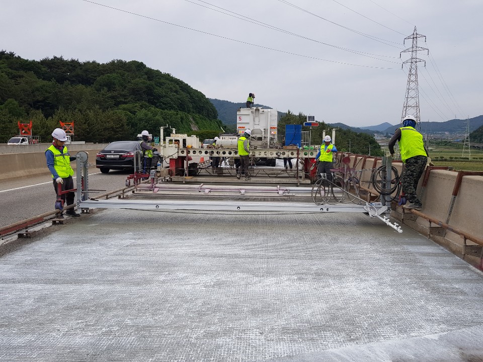아크릴라텍스 개질 초속경 콘크리트 조성물 및 그 제조방법(UCP-24공법