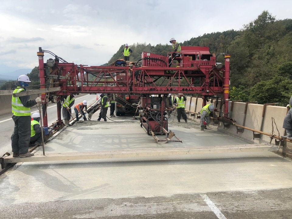  순환자원 광물을 적용한 초속경 LMC포장 보수공법-( JY-EPC-R) 단면보수