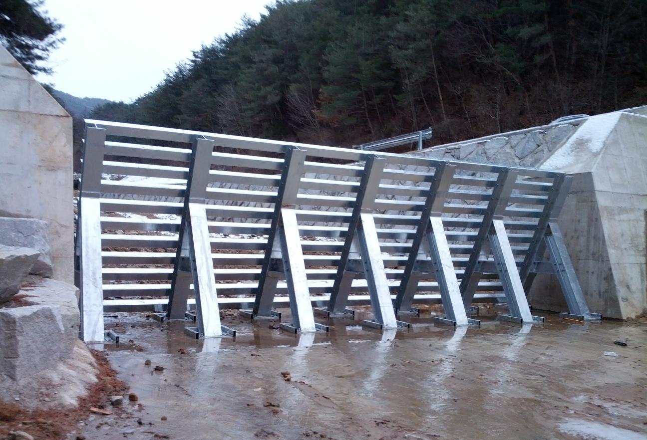 복합형 사방댐(투과형 모듈러 강재 버트리스 사방댐)