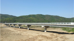 매립형 추가 긴장부가 부설된 INS BEAM