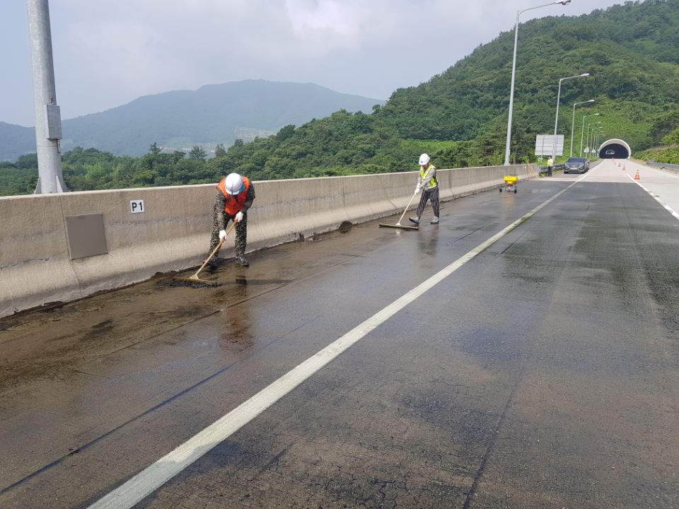 고분자량 메타크릴레이트 수지를 이용한 균열 보수공법(DK-Sealer)