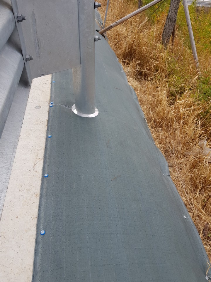 사각파이프를 이용한 방초매트 설치