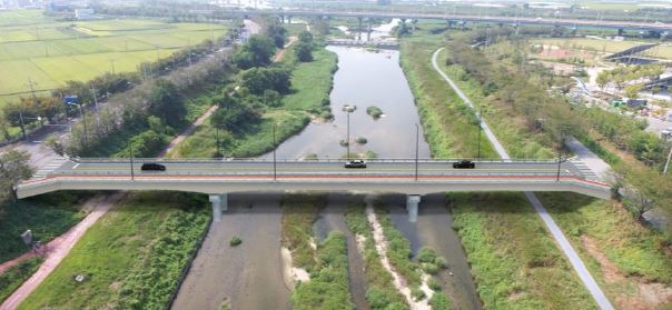 I형과 Box형 거더를 복합 사용한 이중합성형 거더교