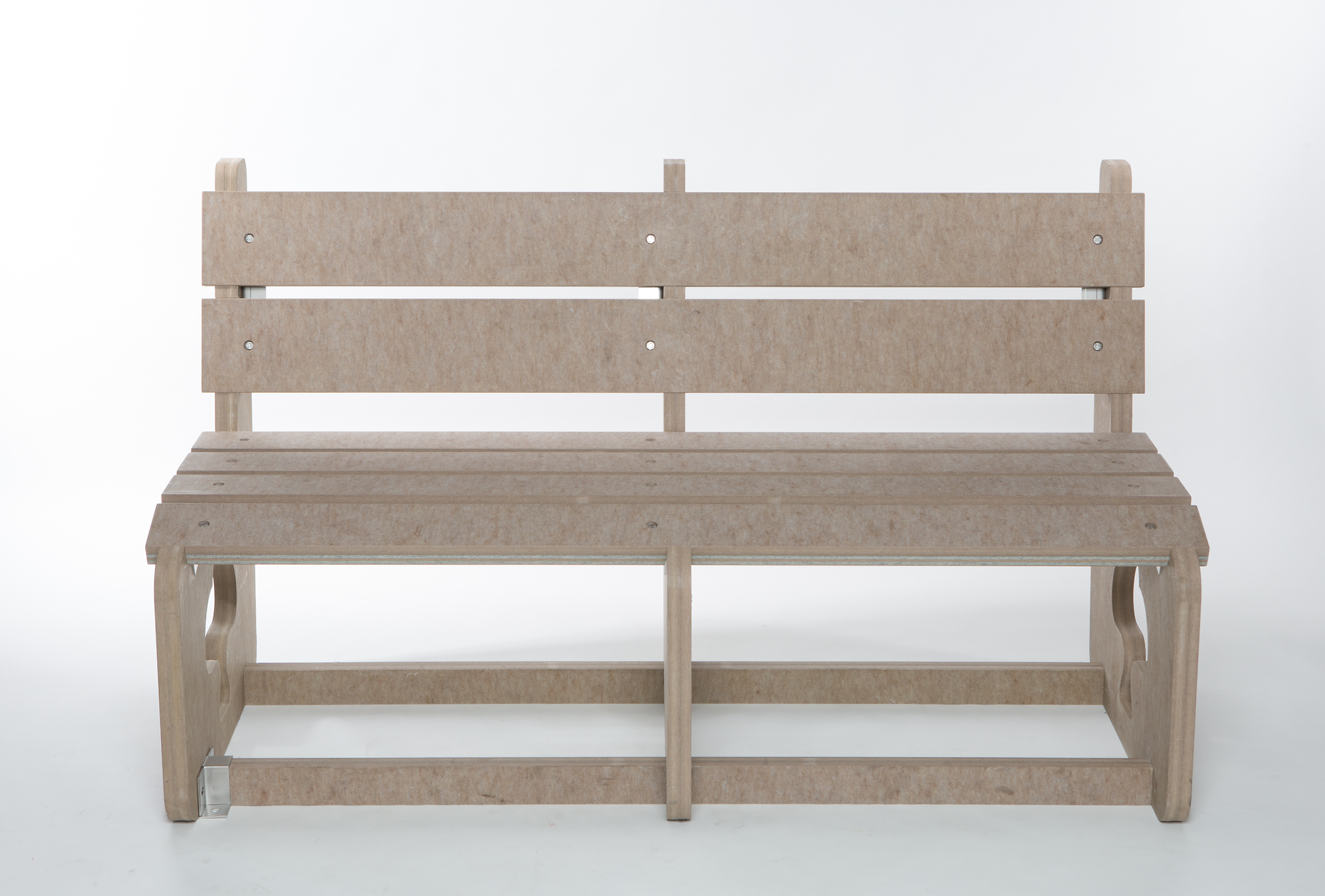 폐섬유 재활용 기술을 적용하여 개발한 섬유패널 “플러스넬” 기반 공공시설용 데크 및 벤치